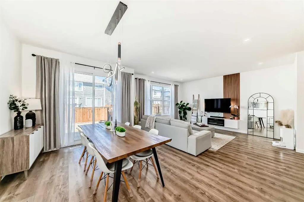 12 Magnolia Crescent SE
