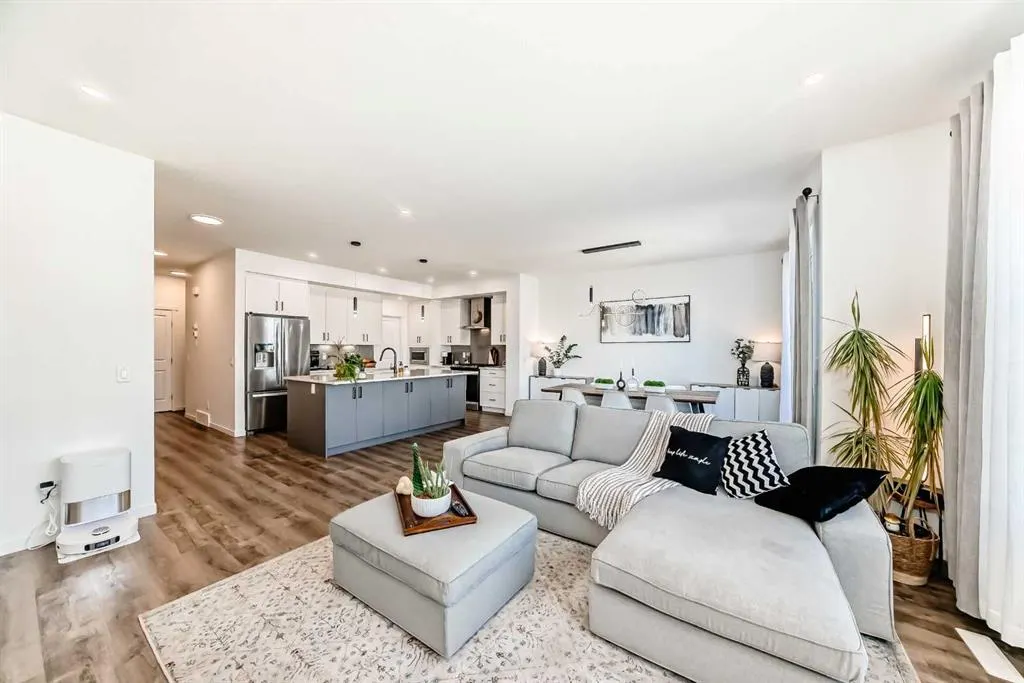12 Magnolia Crescent SE