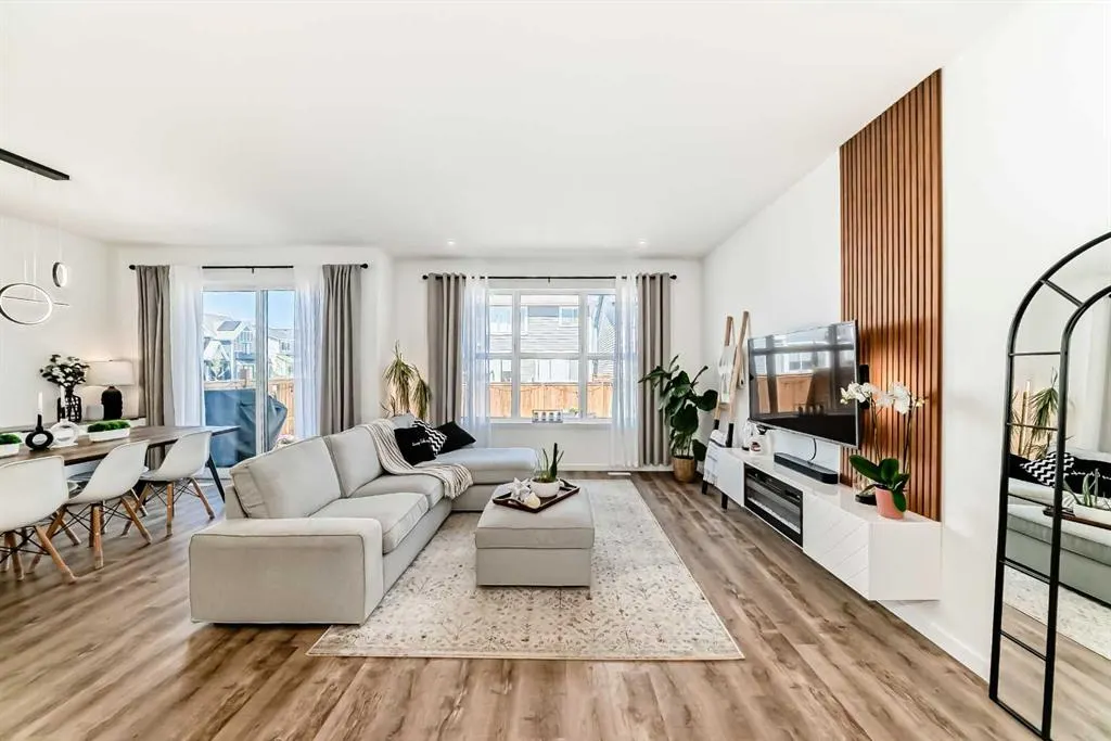 12 Magnolia Crescent SE