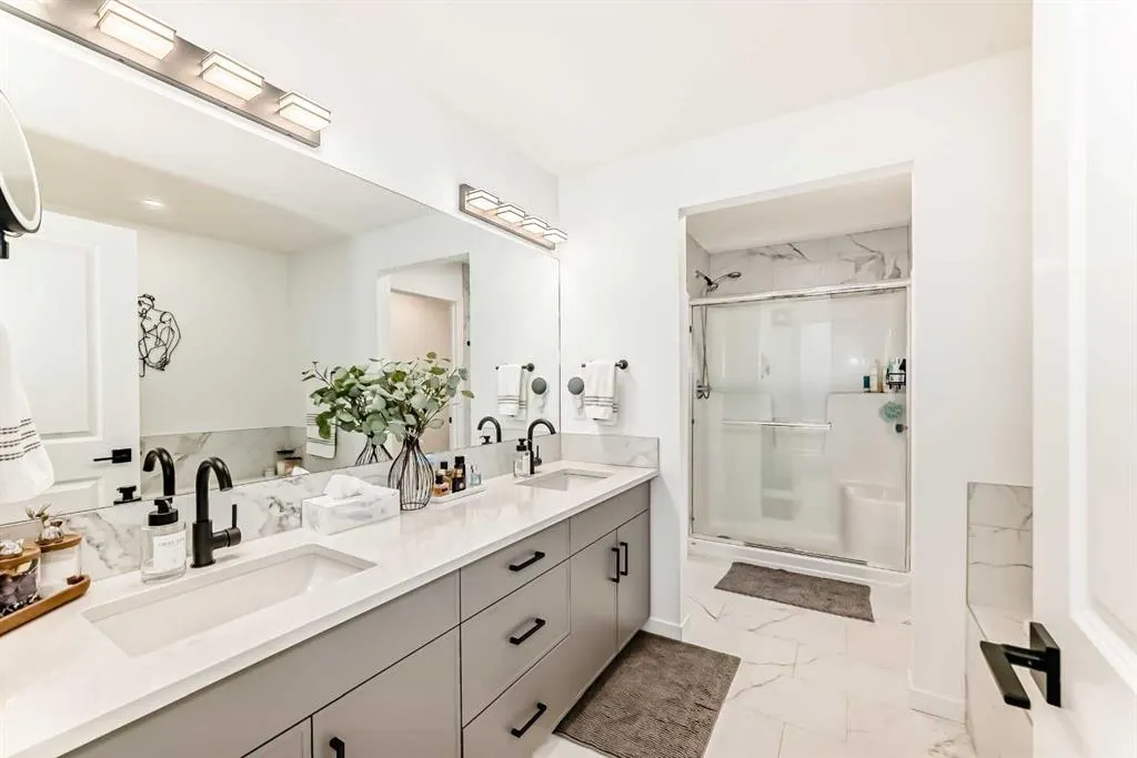 12 Magnolia Crescent SE