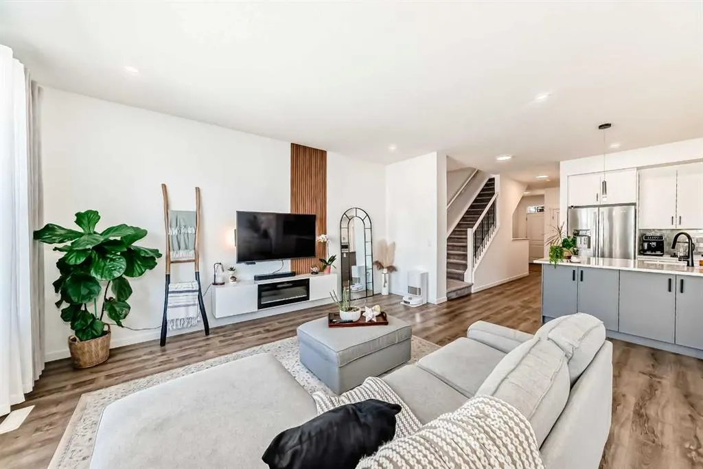 12 Magnolia Crescent SE