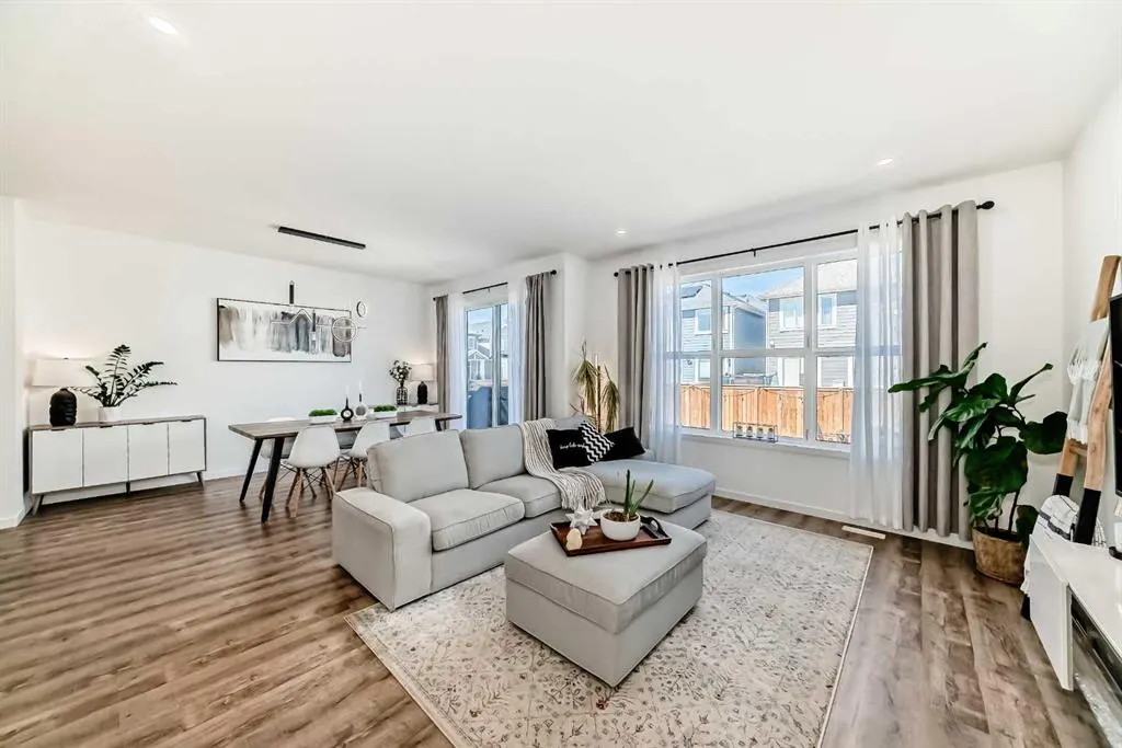 12 Magnolia Crescent SE