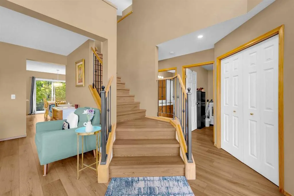198 Panorama Hills Close NW