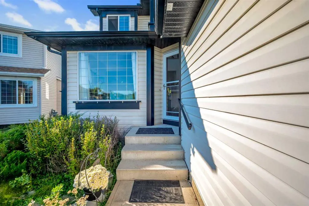 198 Panorama Hills Close NW