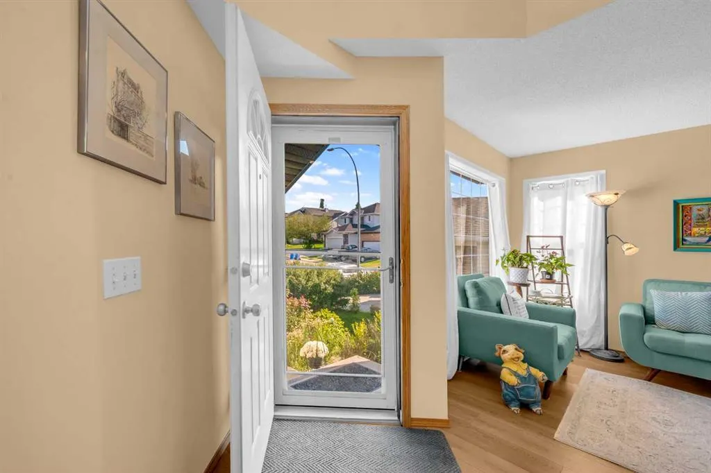198 Panorama Hills Close NW