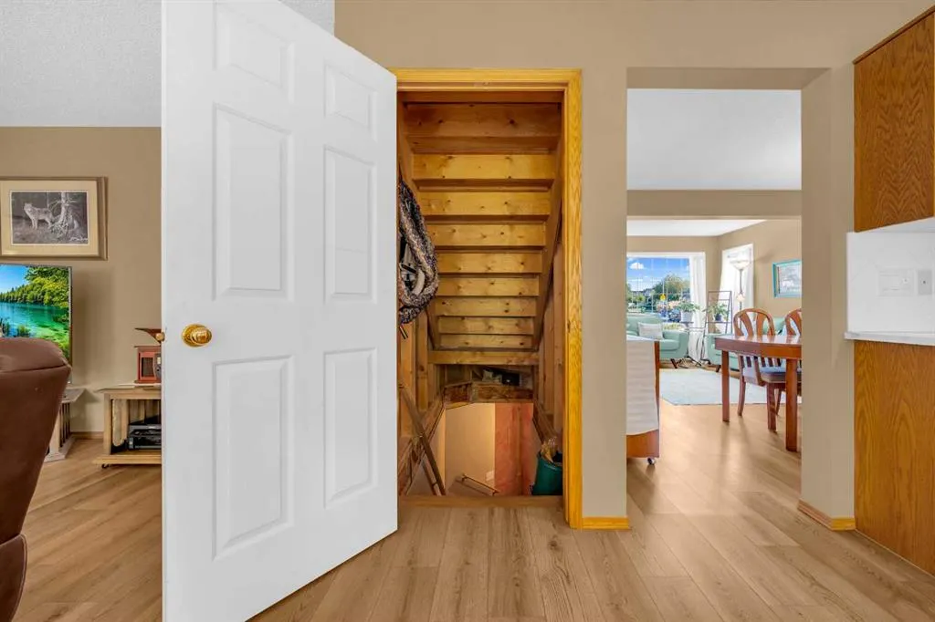 198 Panorama Hills Close NW