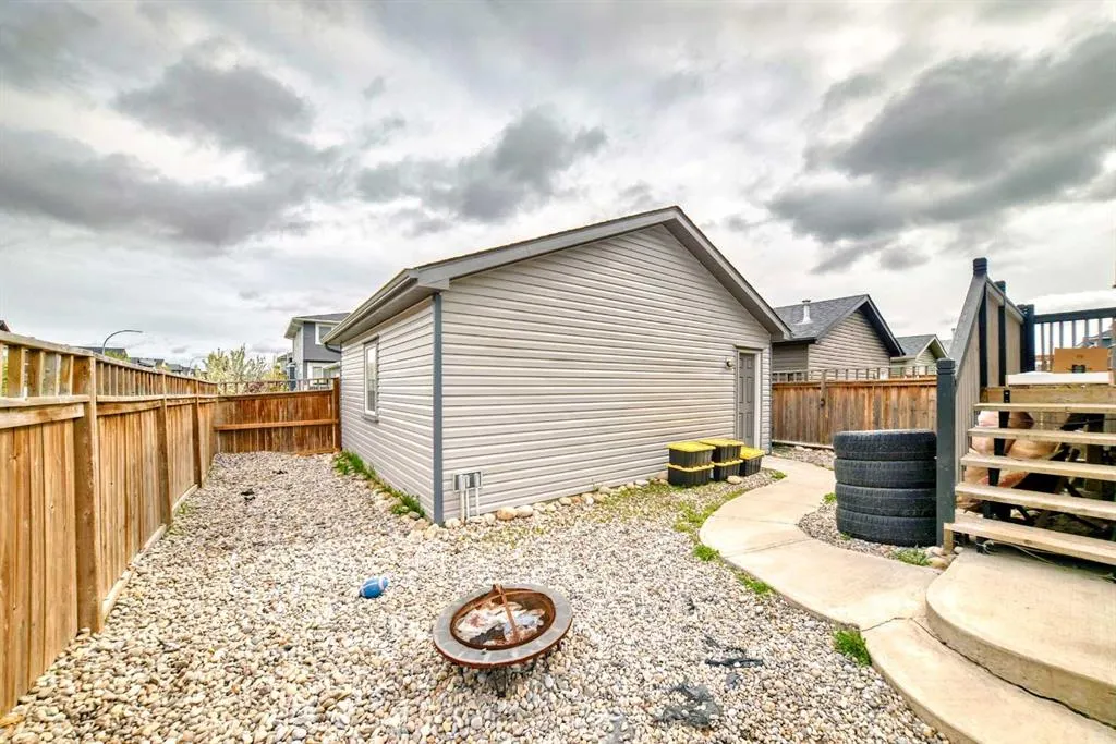 102 Evanspark Road NW