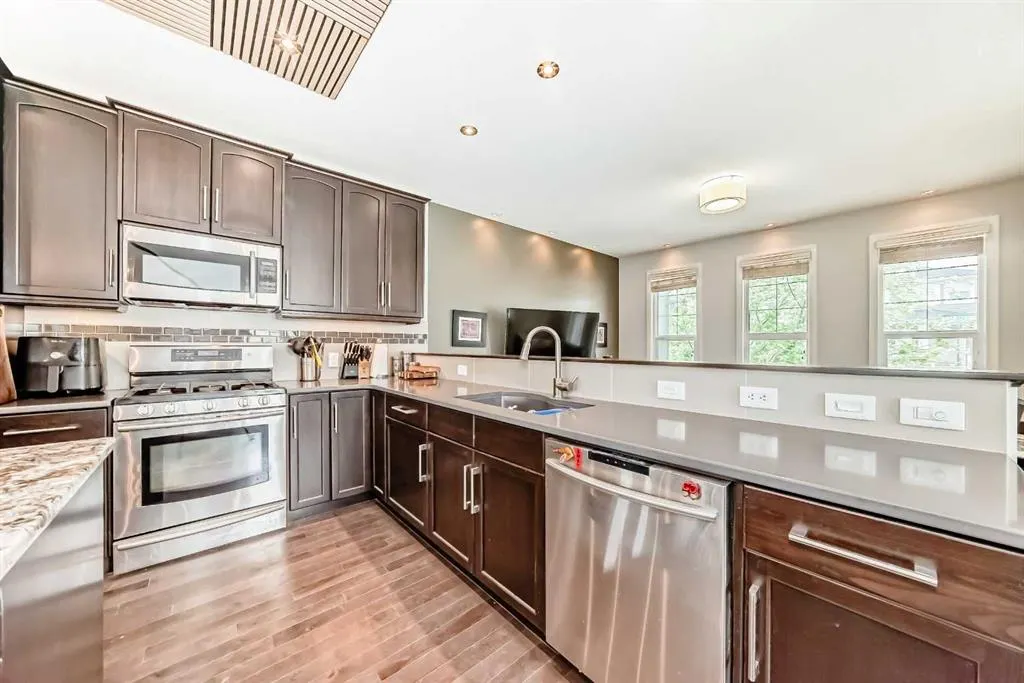 102 Evanspark Road NW