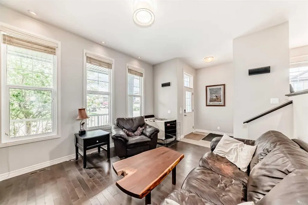 102 Evanspark Road NW