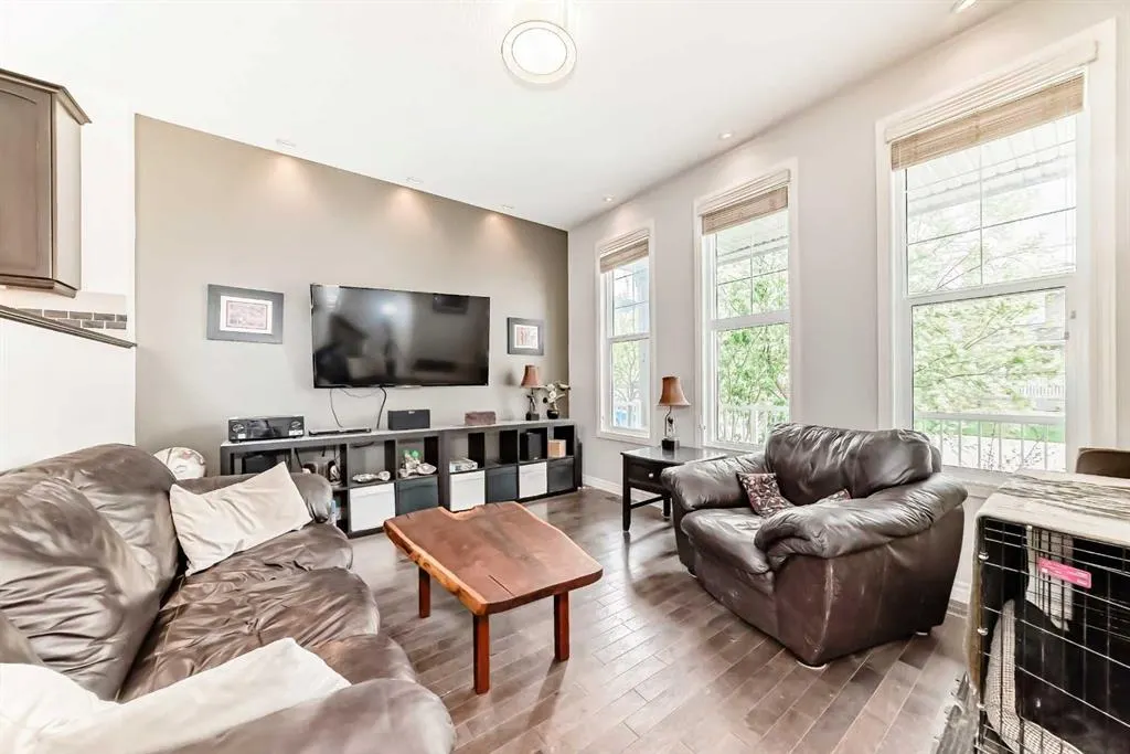 102 Evanspark Road NW