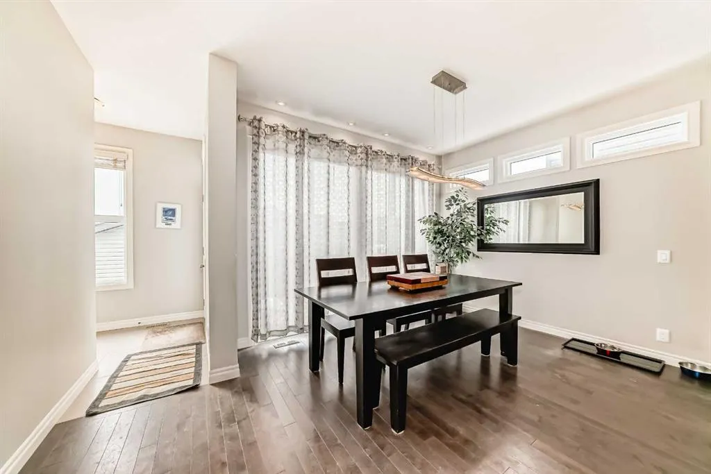 102 Evanspark Road NW