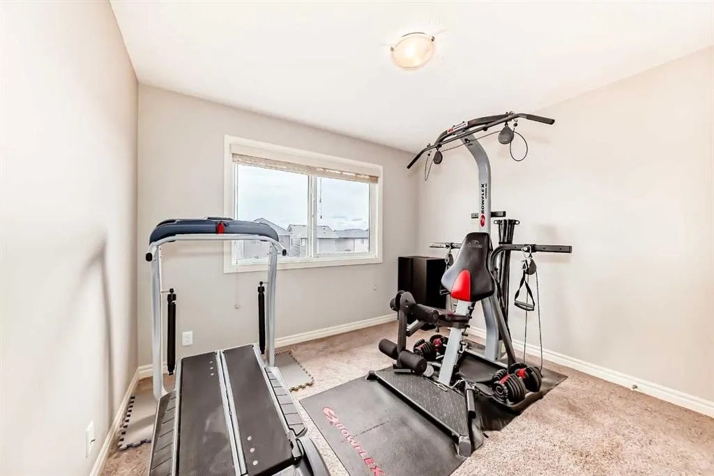 102 Evanspark Road NW