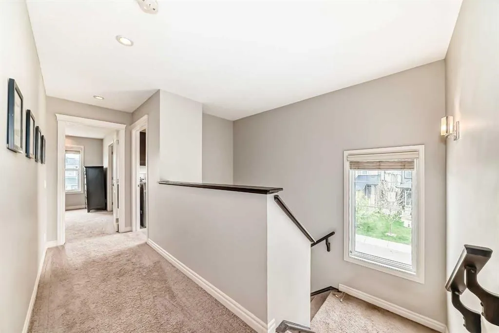 102 Evanspark Road NW