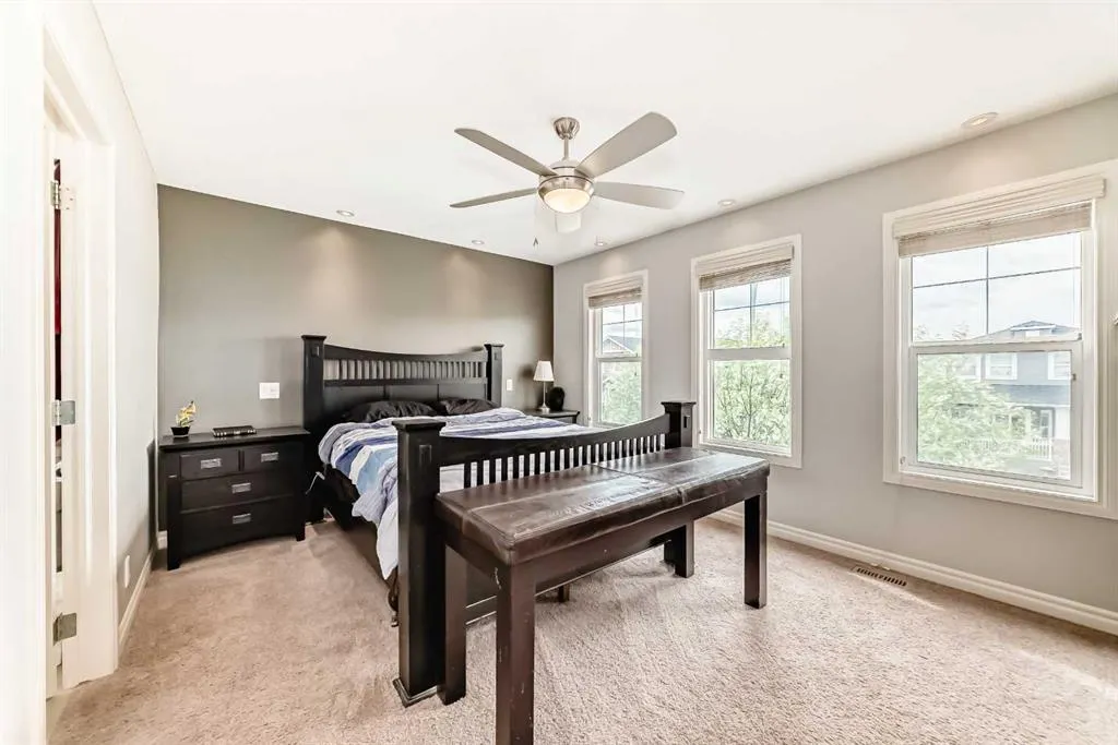 102 Evanspark Road NW
