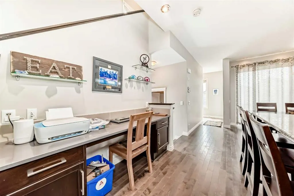 102 Evanspark Road NW