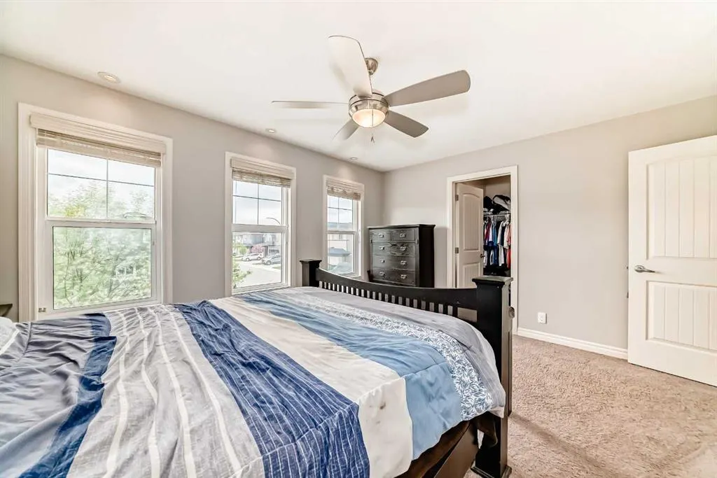 102 Evanspark Road NW