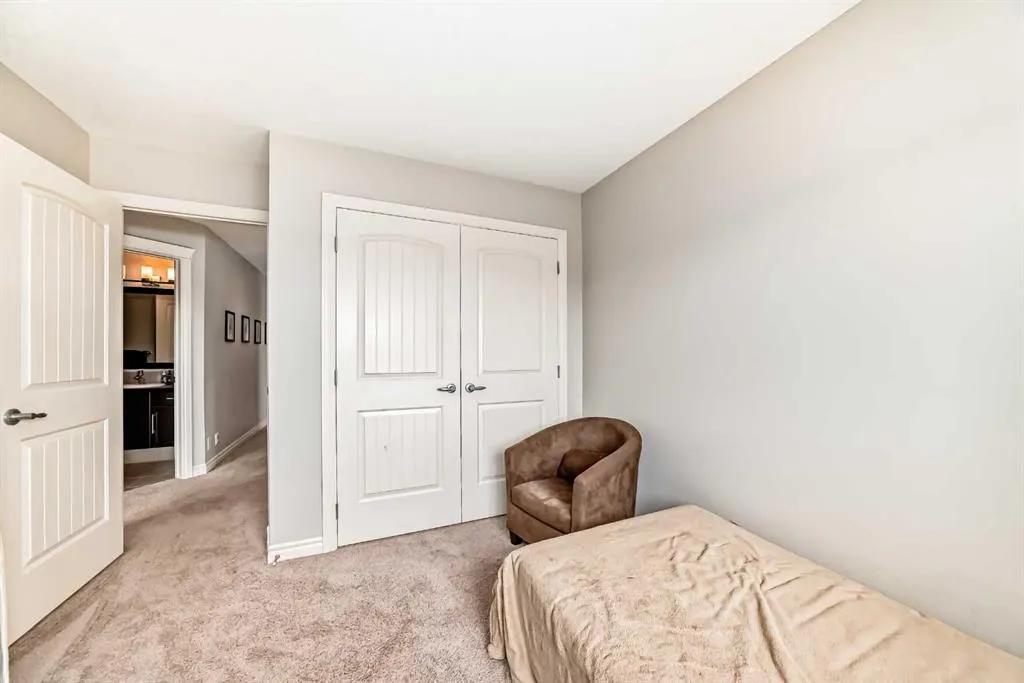 102 Evanspark Road NW