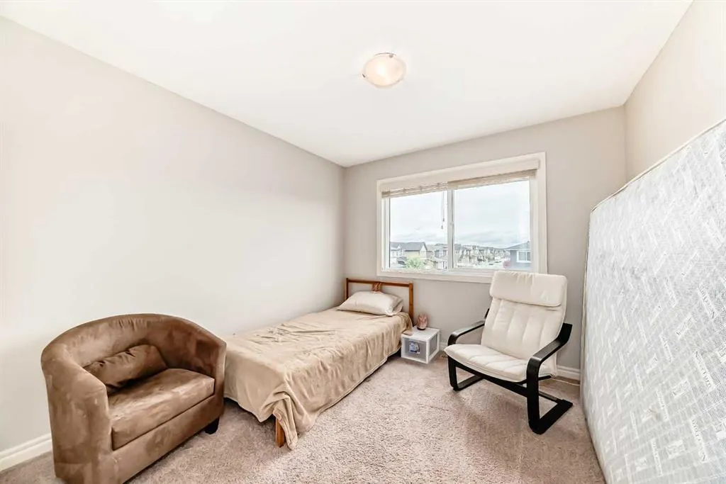 102 Evanspark Road NW