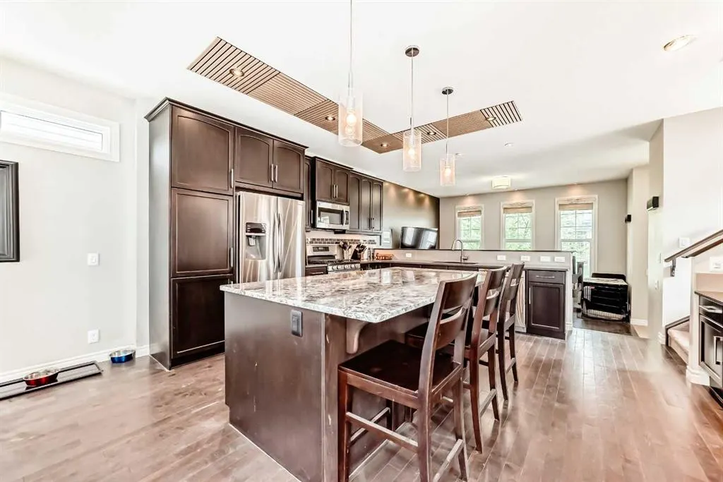 102 Evanspark Road NW