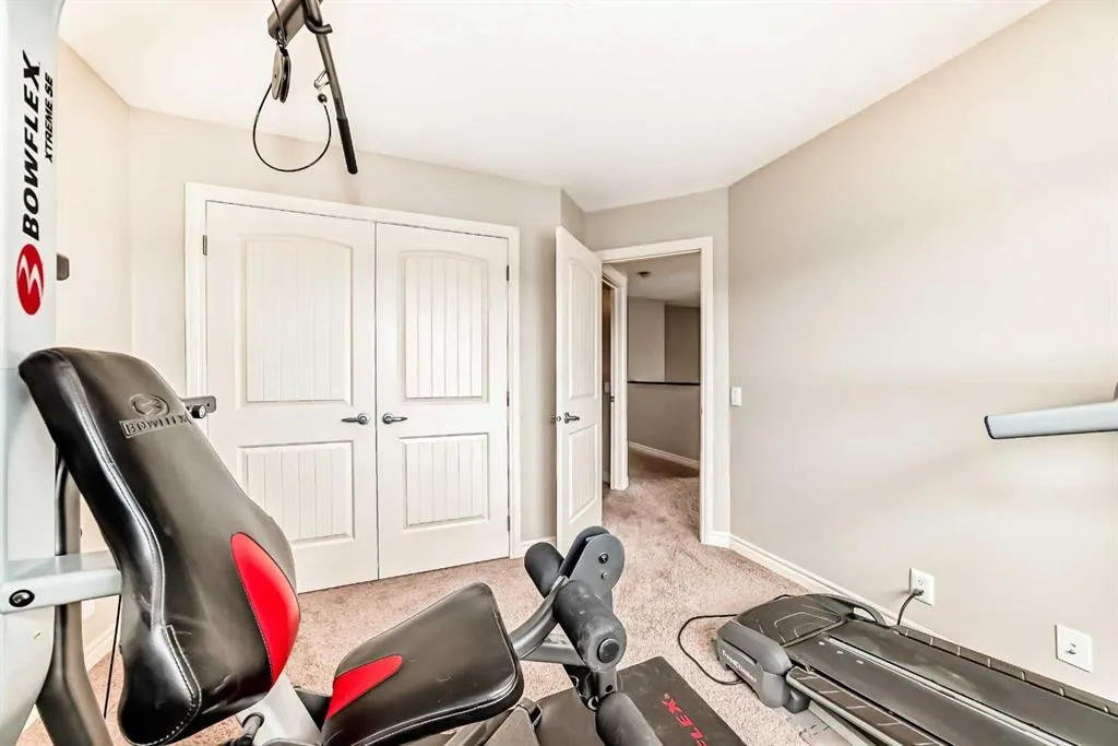 102 Evanspark Road NW