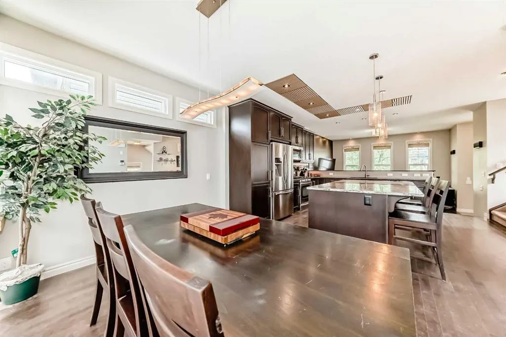102 Evanspark Road NW