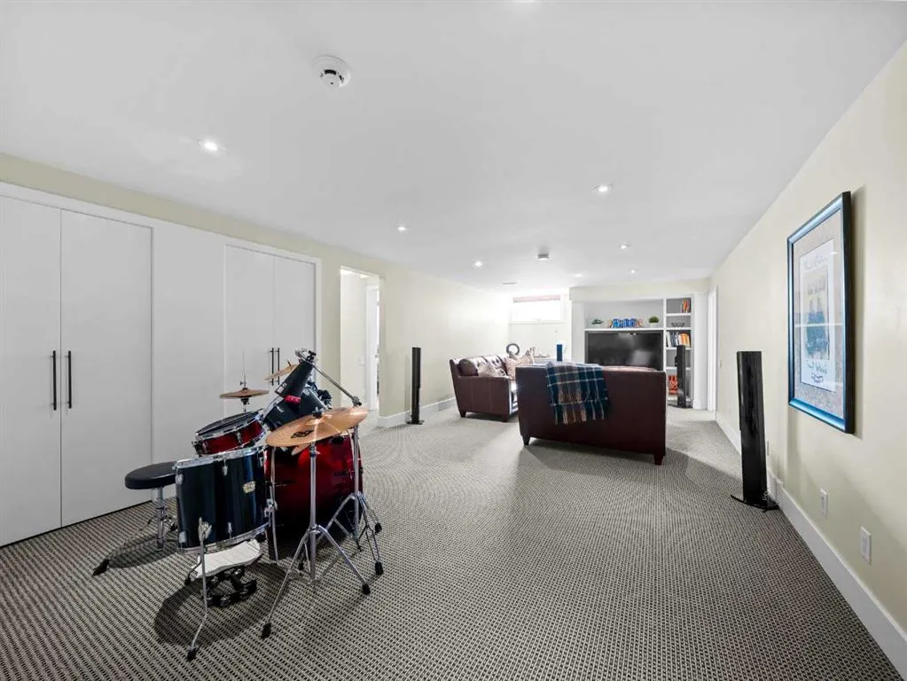 2716 Carleton Street SW