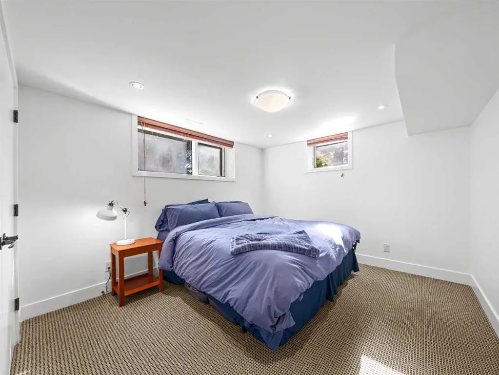 2716 Carleton Street SW