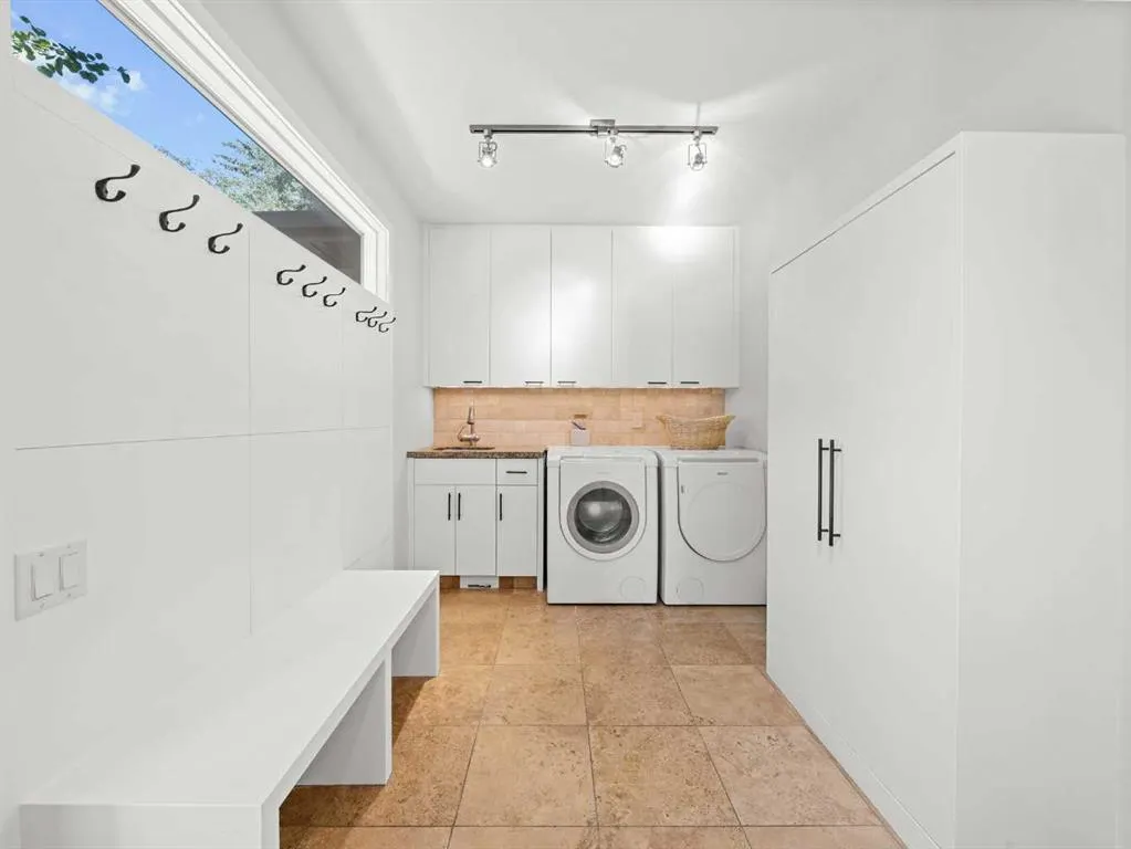2716 Carleton Street SW