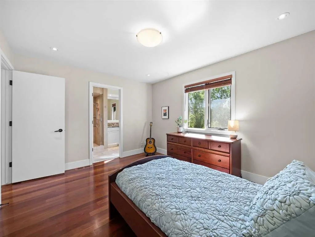 2716 Carleton Street SW