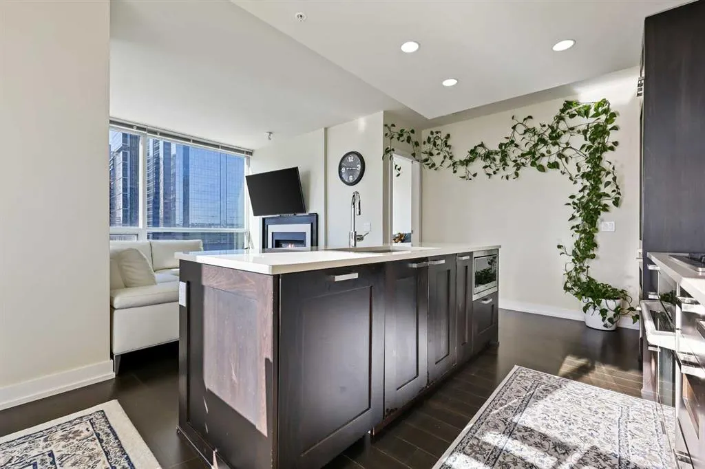 222 Riverfront Avenue SW, #825