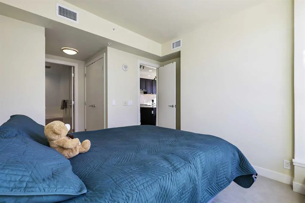 222 Riverfront Avenue SW, #825