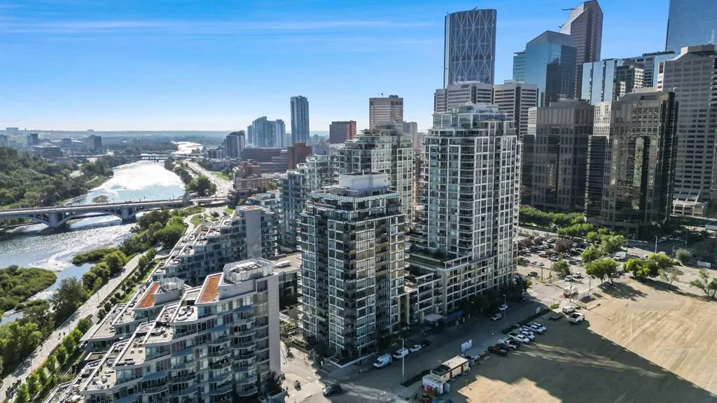 222 Riverfront Avenue SW, #825