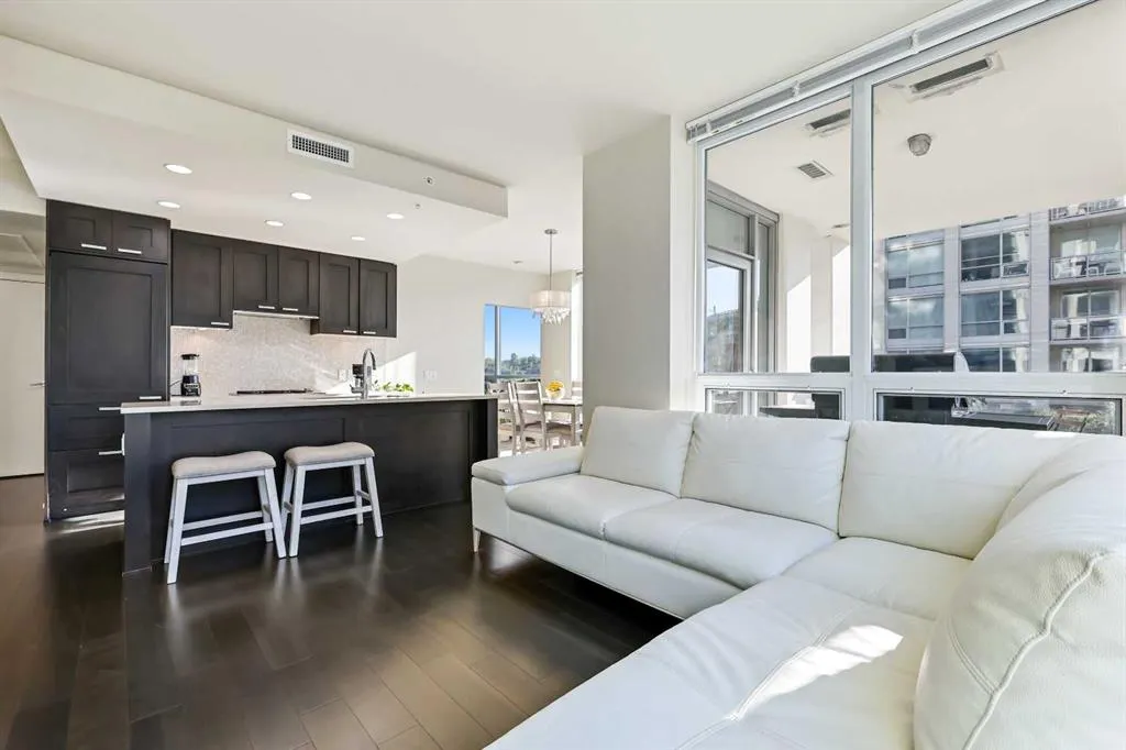 222 Riverfront Avenue SW, #825
