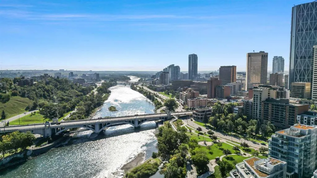 222 Riverfront Avenue SW, #825