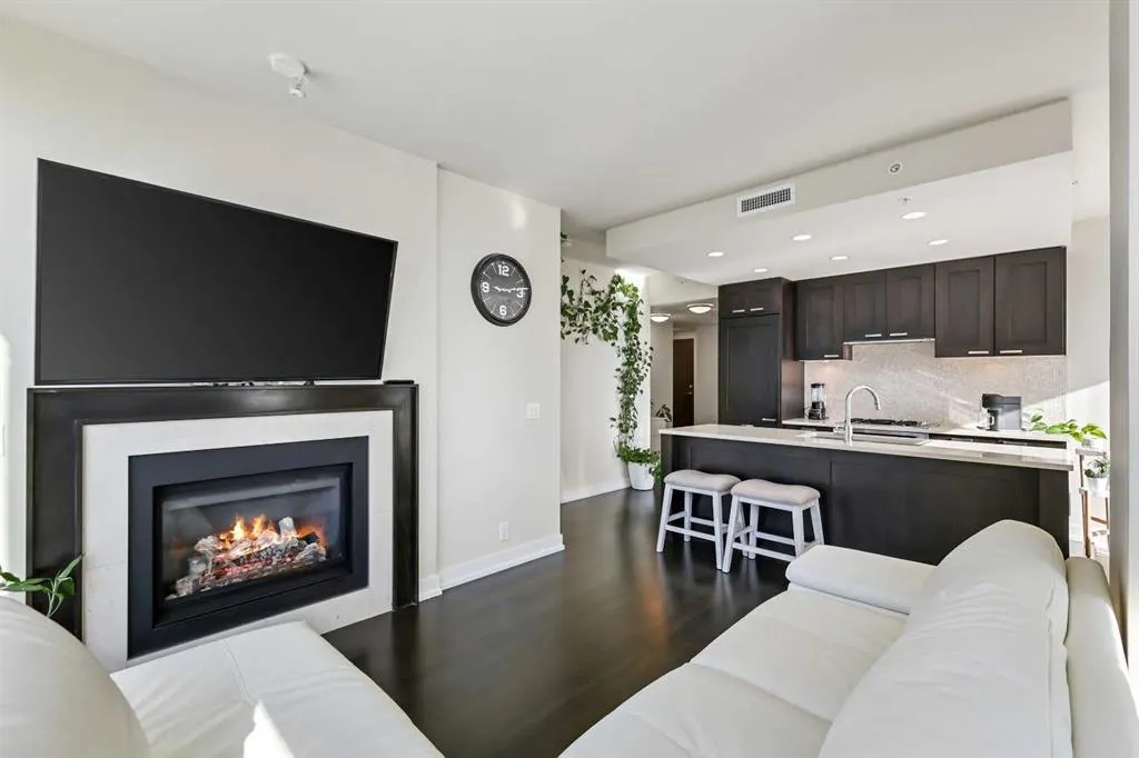 222 Riverfront Avenue SW, #825
