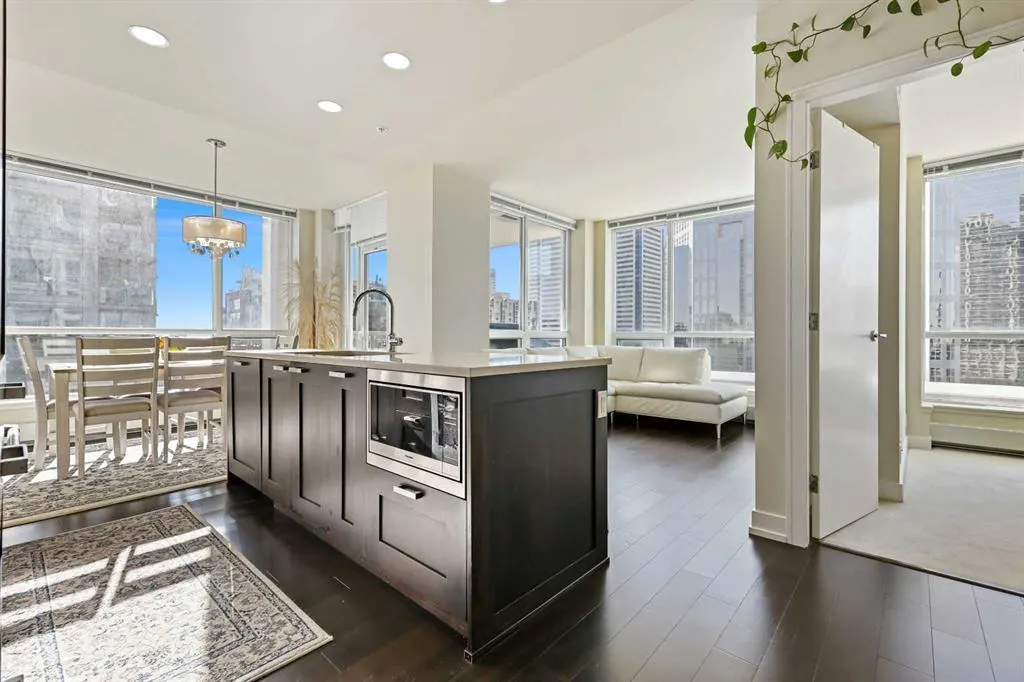 222 Riverfront Avenue SW, #825
