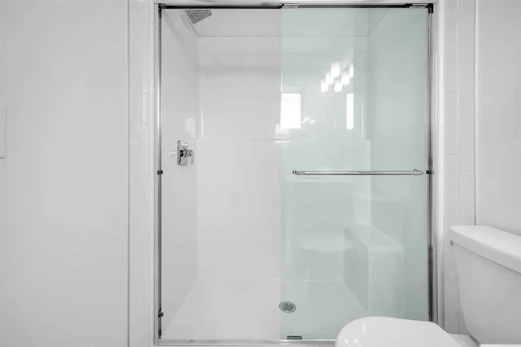 25 Evanscrest Mews NW, #101