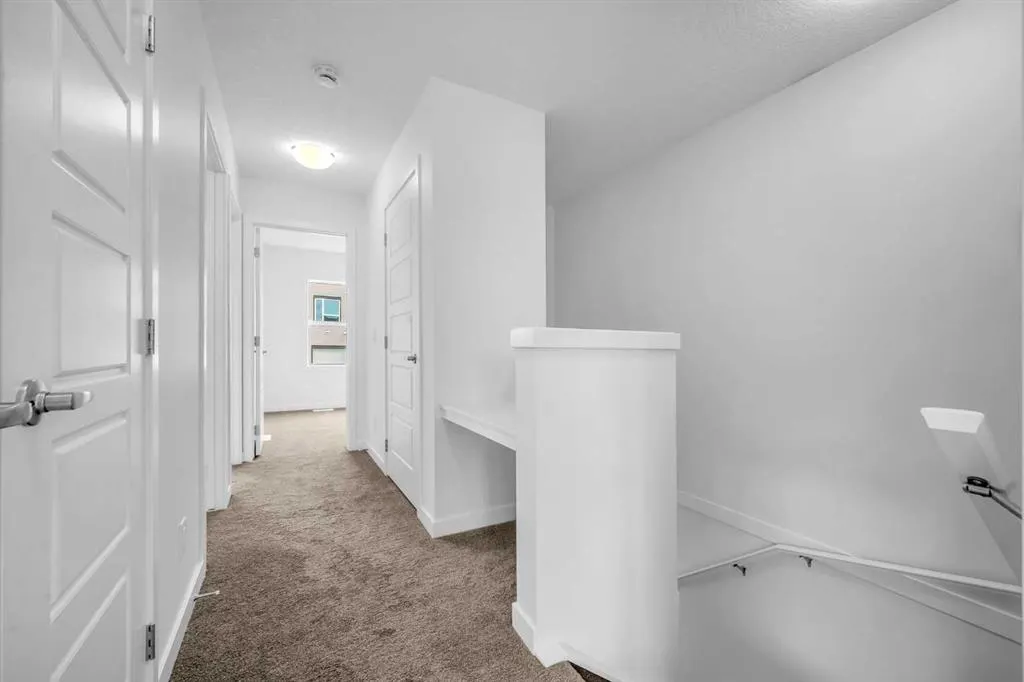 25 Evanscrest Mews NW, #101