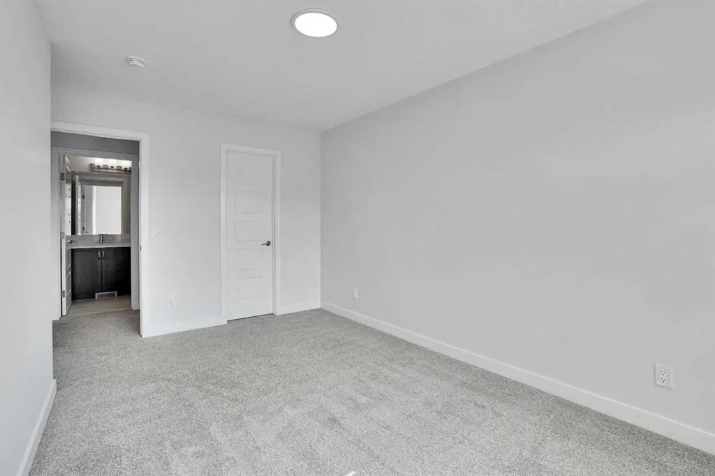 601 Corner Meadows Way NE