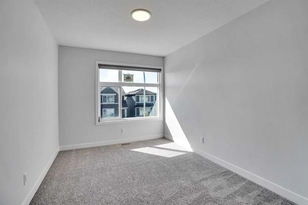 601 Corner Meadows Way NE