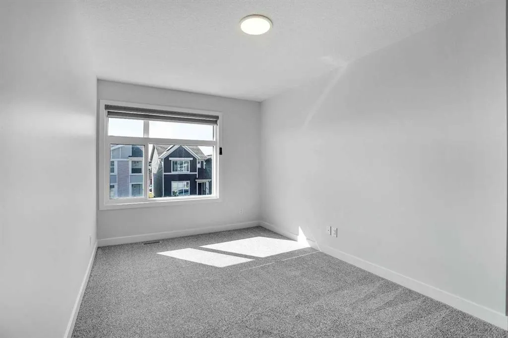 601 Corner Meadows Way NE