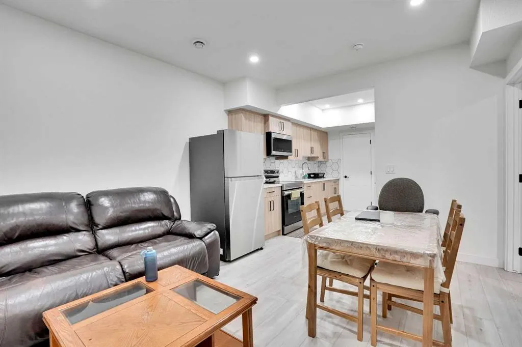 601 Corner Meadows Way NE