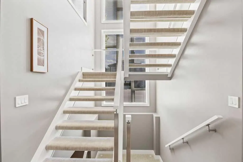 6 West Point Mews SW