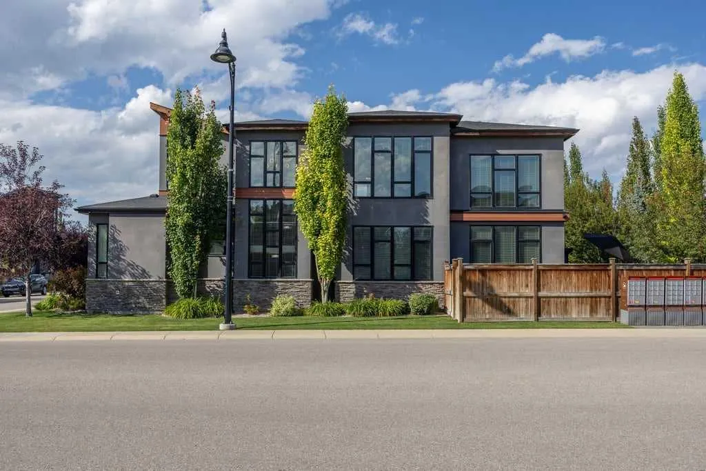 6 West Point Mews SW