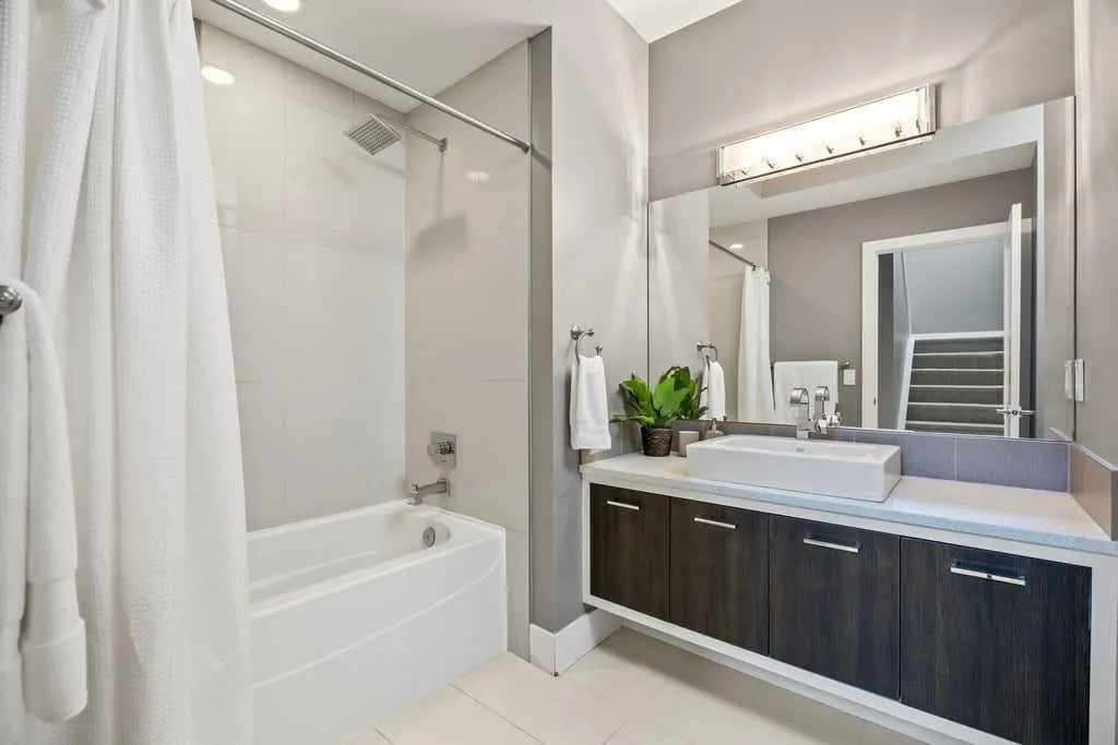 6 West Point Mews SW