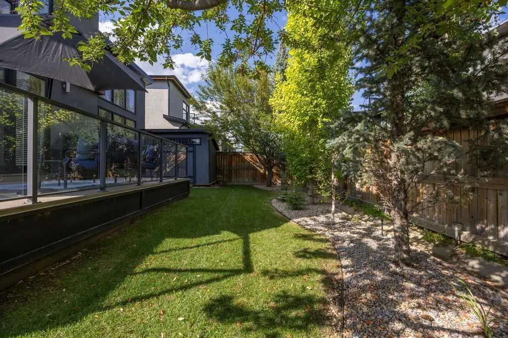 6 West Point Mews SW