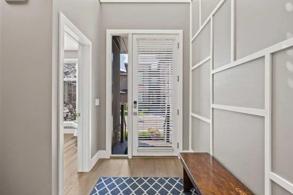 6 West Point Mews SW