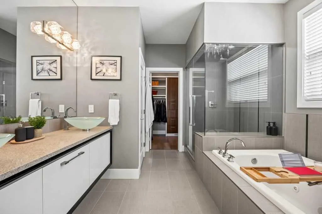 6 West Point Mews SW