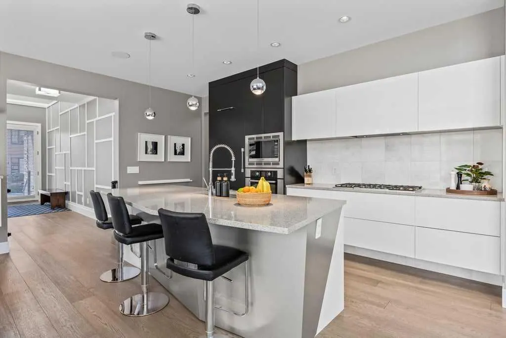 6 West Point Mews SW