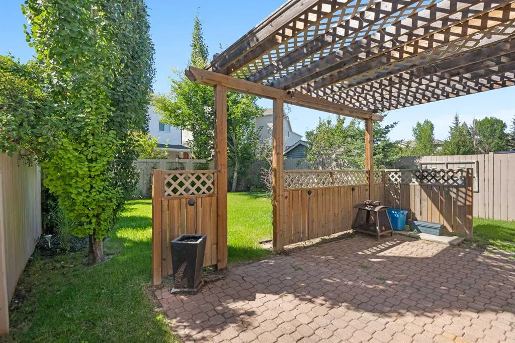 329 Bridleridge Way SW